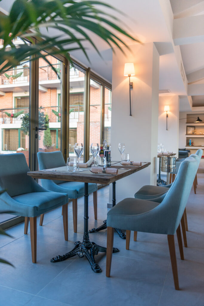 restaurante cu vedere la lac