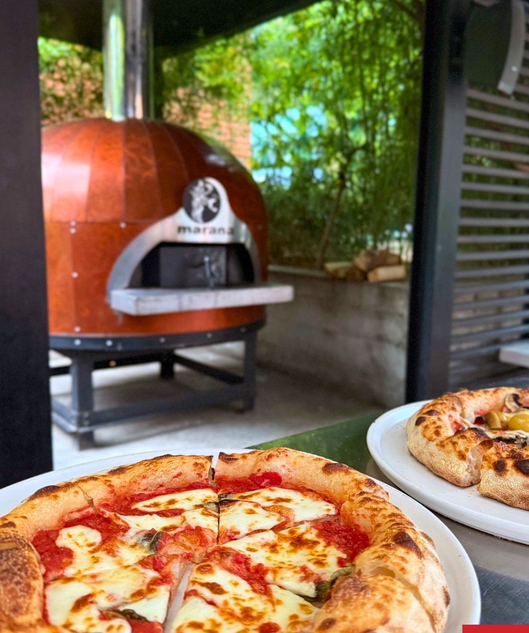 pizza la cuptor de lemne
